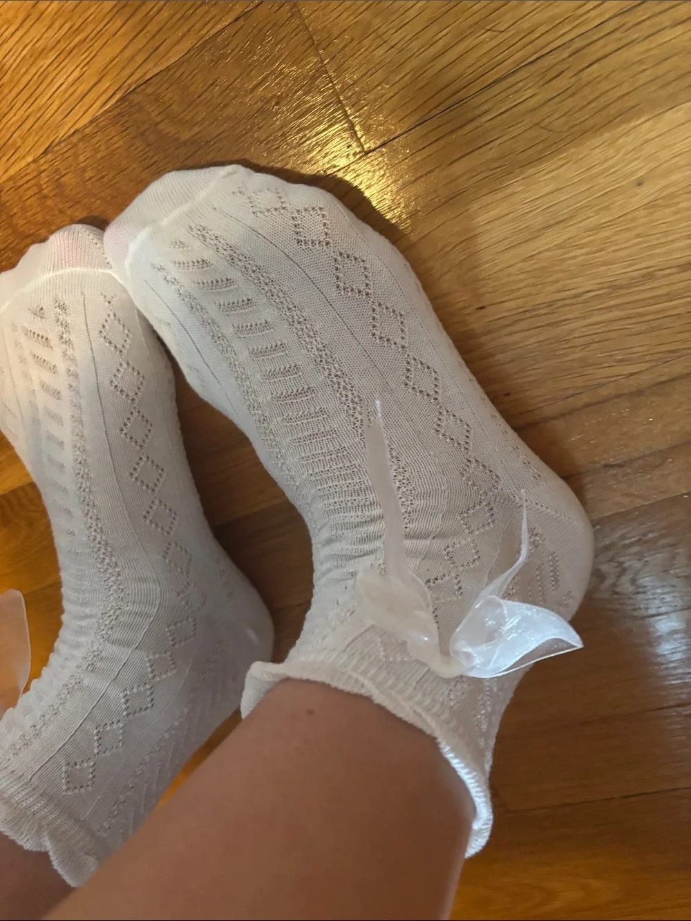White lace ruffle crew socks